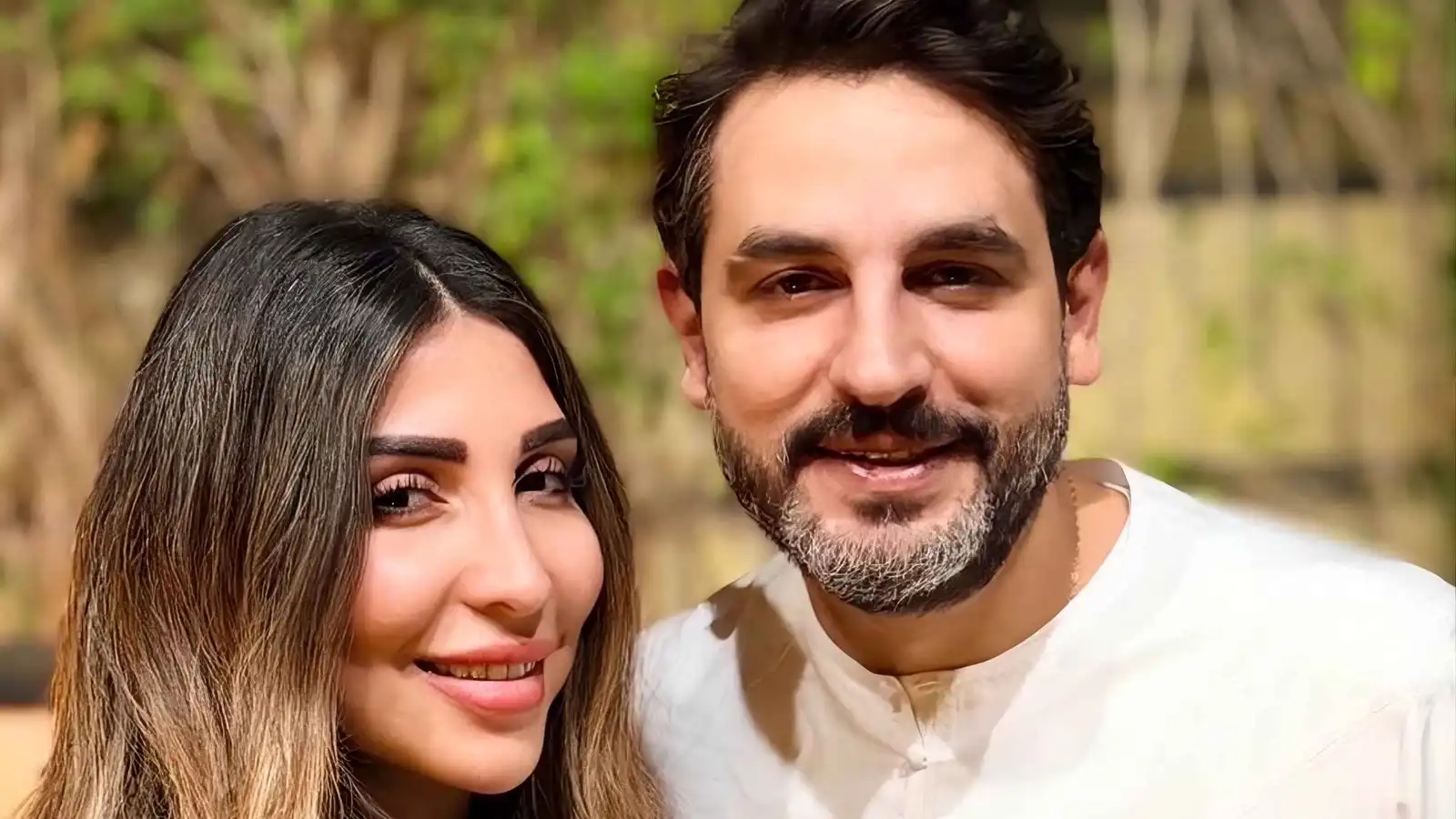 أنس نصري يحتفل بذكرى زواجه برسالة رومانسية
