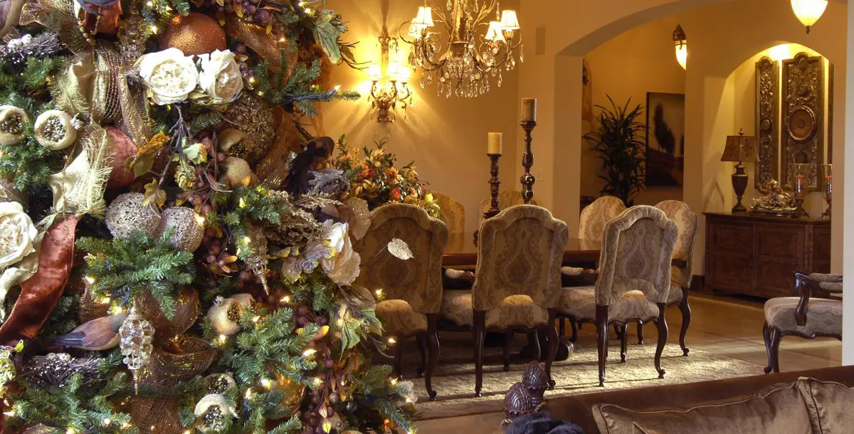 أفكار مميّزة لتنسيق شجرة الكريسماس مع ديكور منزلكِ
