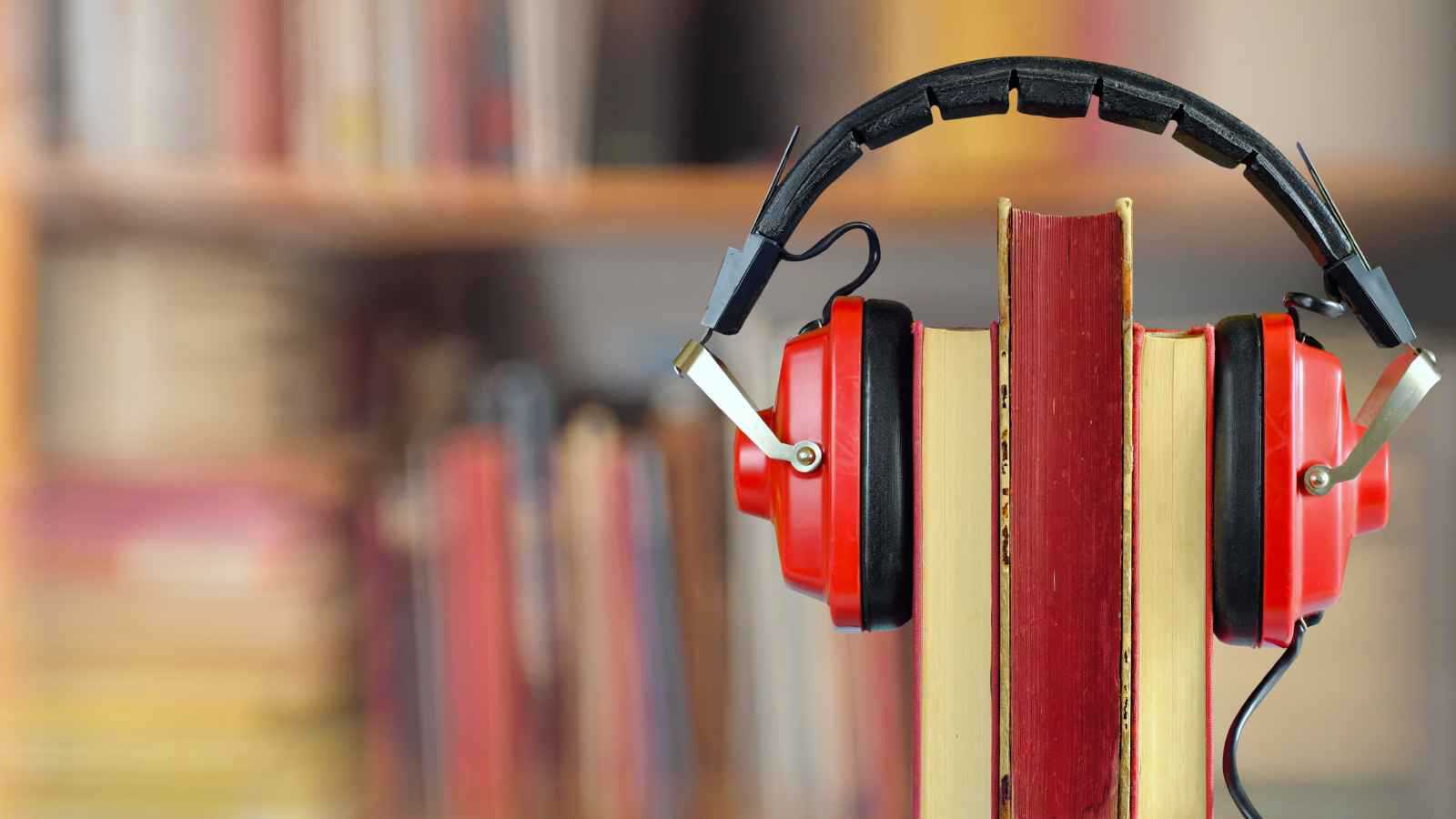 الوسائط الصوتية والكتب بين المنافسة والتكامل