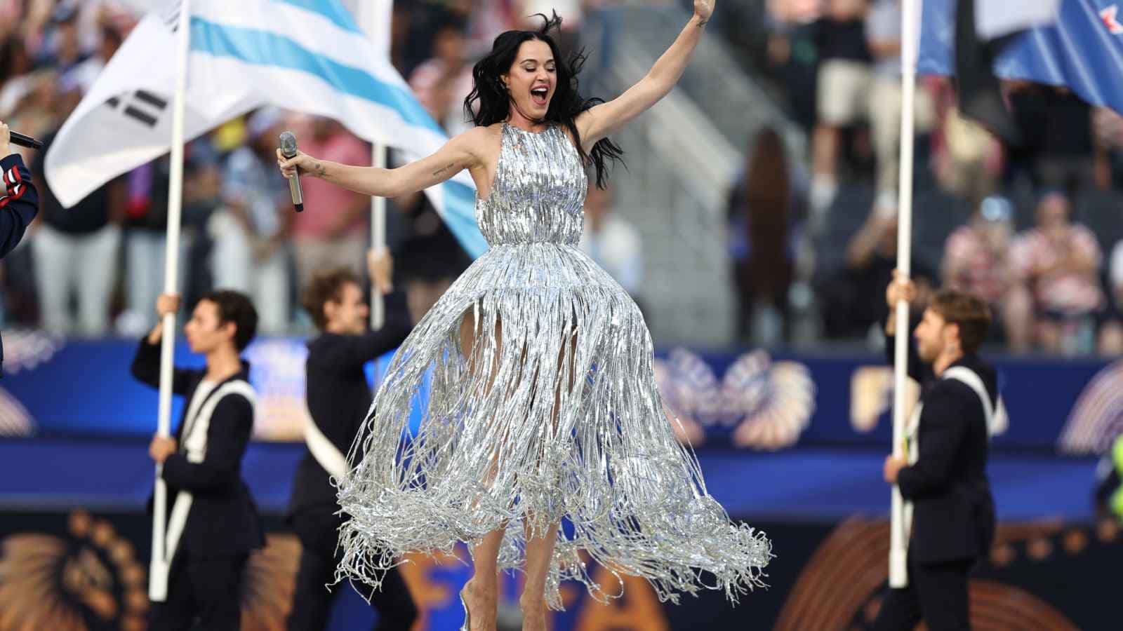 ليسا وكاتي بيري تتصدران حفل افتتاح كأس العالم في أمريكا