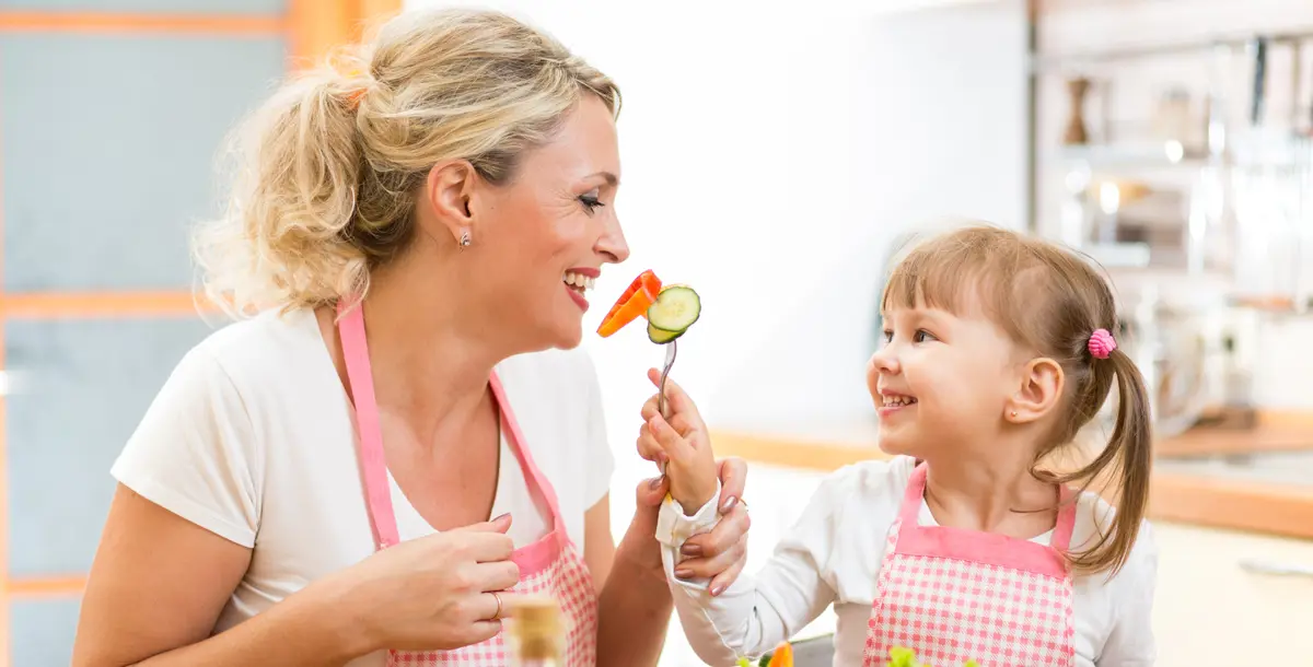 كيف تجعلين طفلك أكثر إقبالاً على تناول الأطعمة المغذية؟