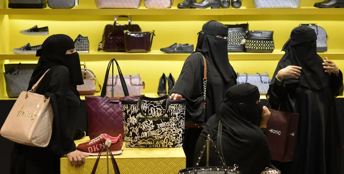 "فتيات المول".. جديد يثير الجدل في السعودية 