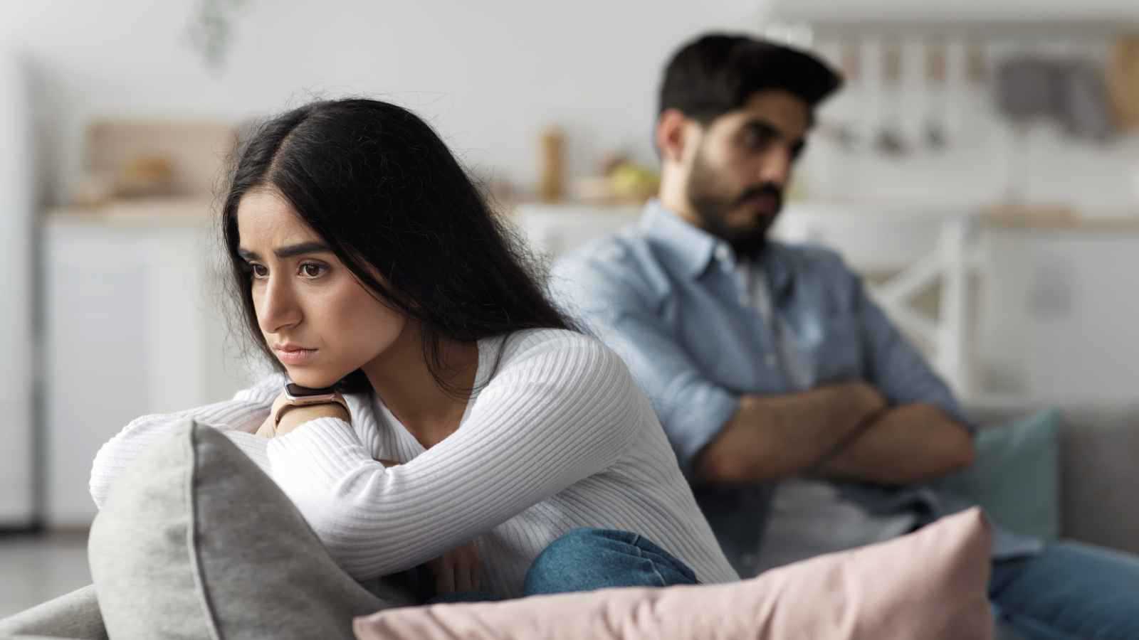 ماذا تفعلين عندما يتوقف شريكك عن التواصل؟