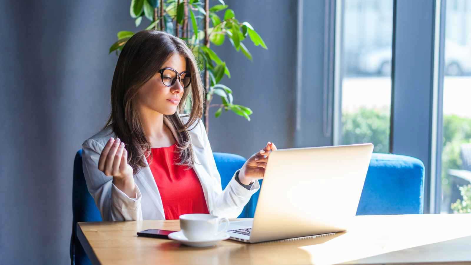 إتيكيت المكالمات بالفيديو.. كيف تحافظ على المهنية؟ 