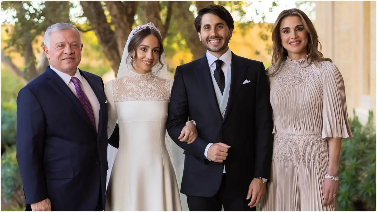 الملكة رانيا تنشر صورًا عائلية جديدة من زفاف الأميرة إيمان.. وهذا أول تعليق لها