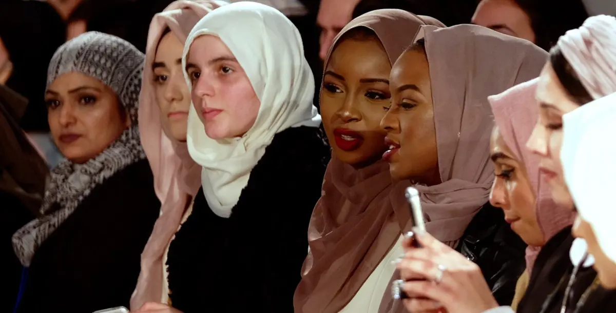 لندن تستضيف عروضًا للحجاب برعاية علامات تجارية مناهضة لترامب