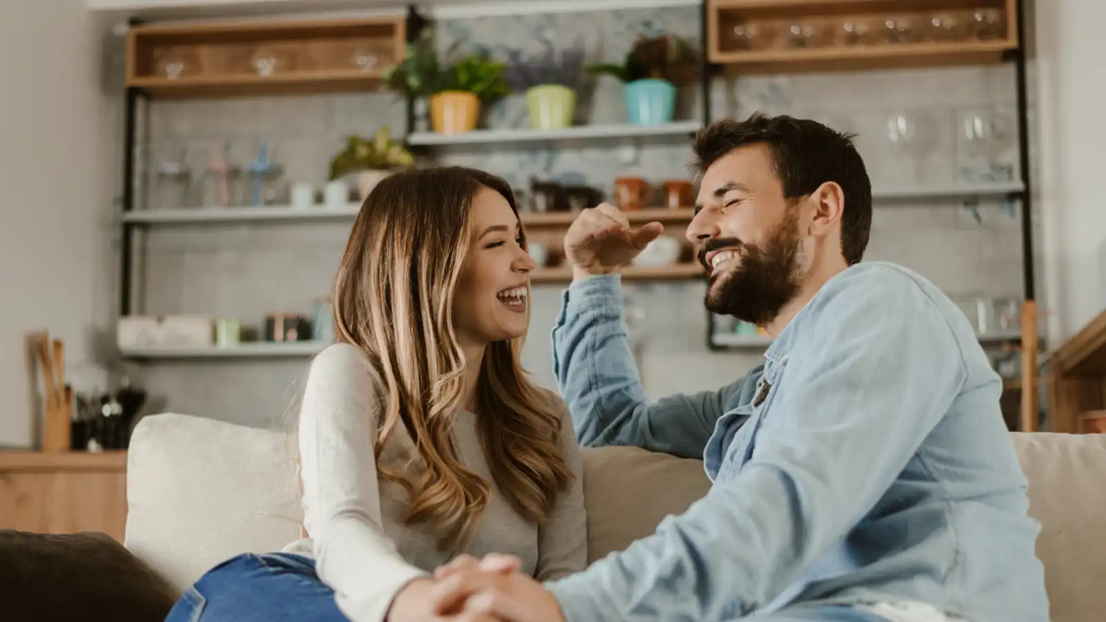 10 صفات يحبها الرجل في المرأة ولا يقاومها