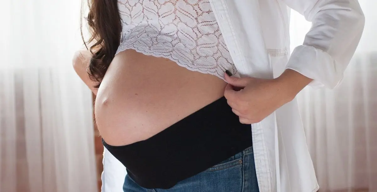 أفضل 5 أنواع مشدات البطن للمرأة الحامل