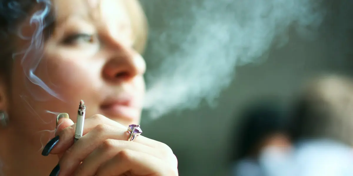 التدخين .. عدوّ البشرة الأول