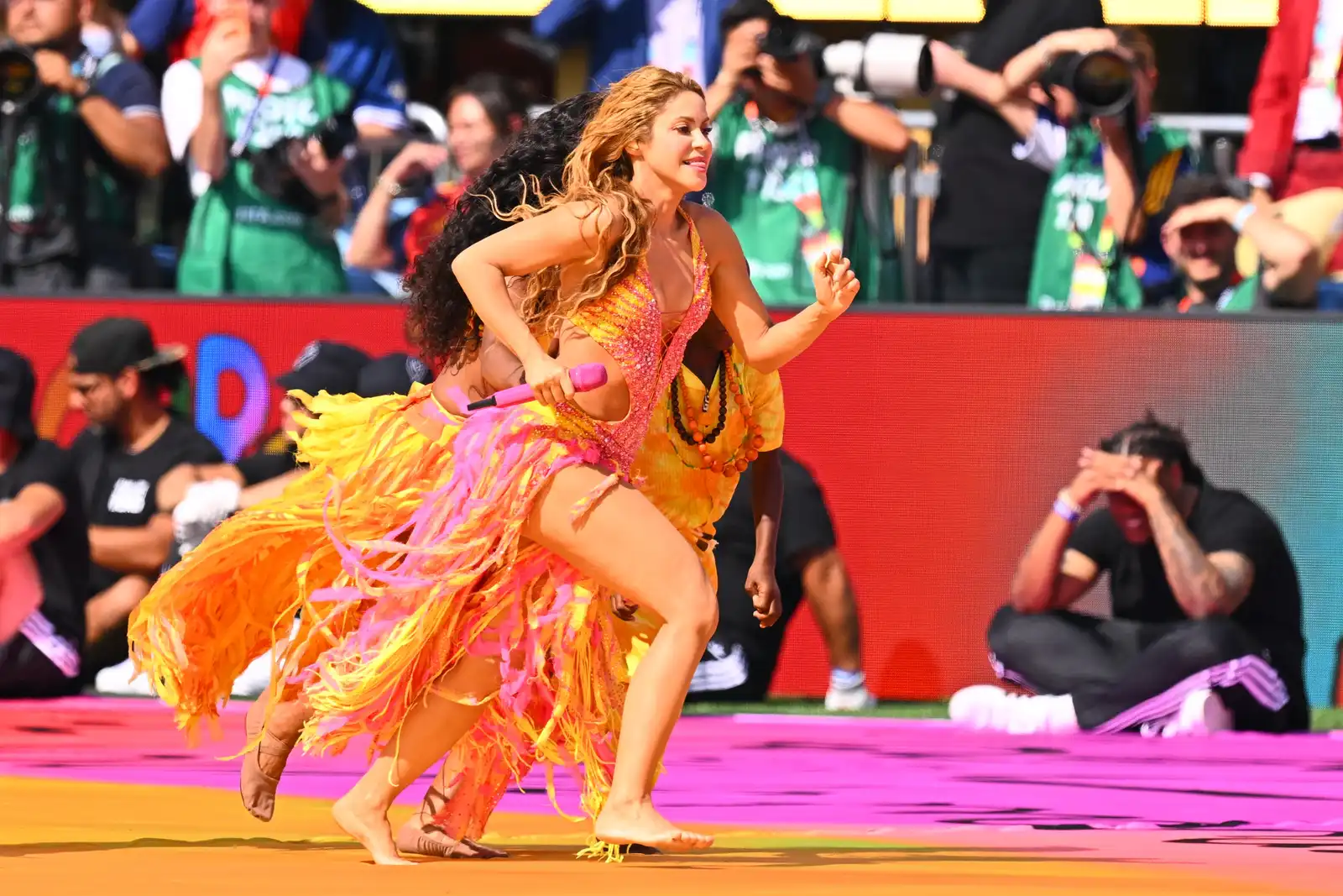 شاكيرا.. ألوان جريئة تنبض بالحيوية في نهائي كأس العالم 2026