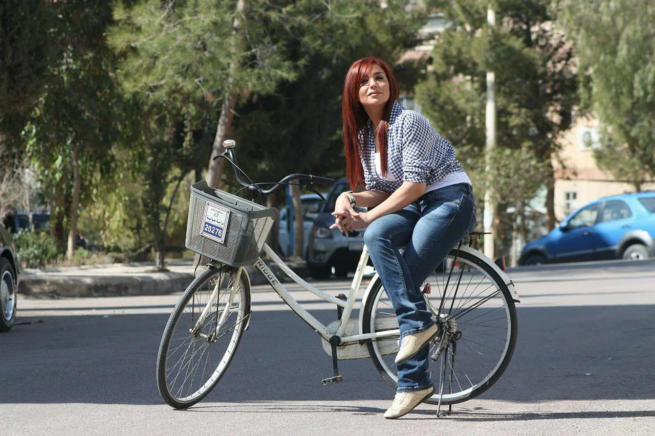 ماهي قصة رنا شميس مع الدراجة الهوائية؟