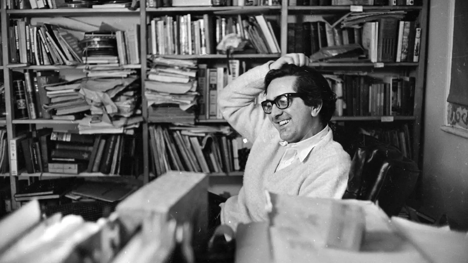 الكاتب البريطاني لين ديتون Len Deighton