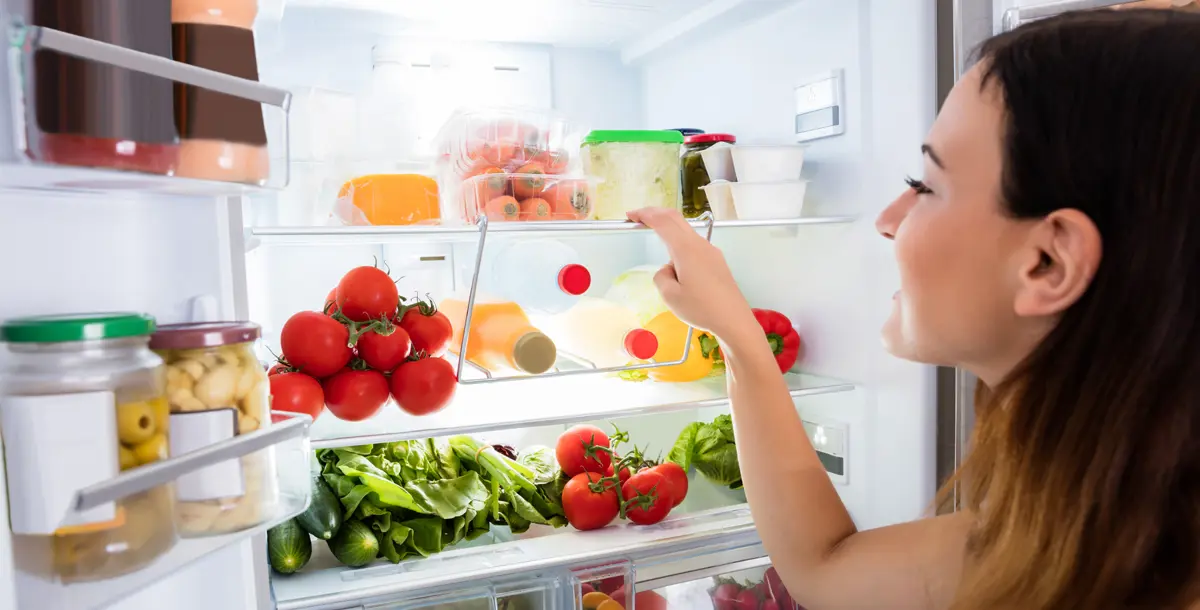 لماذا عليك تجنب حفظ البيض في باب الثلاجة؟