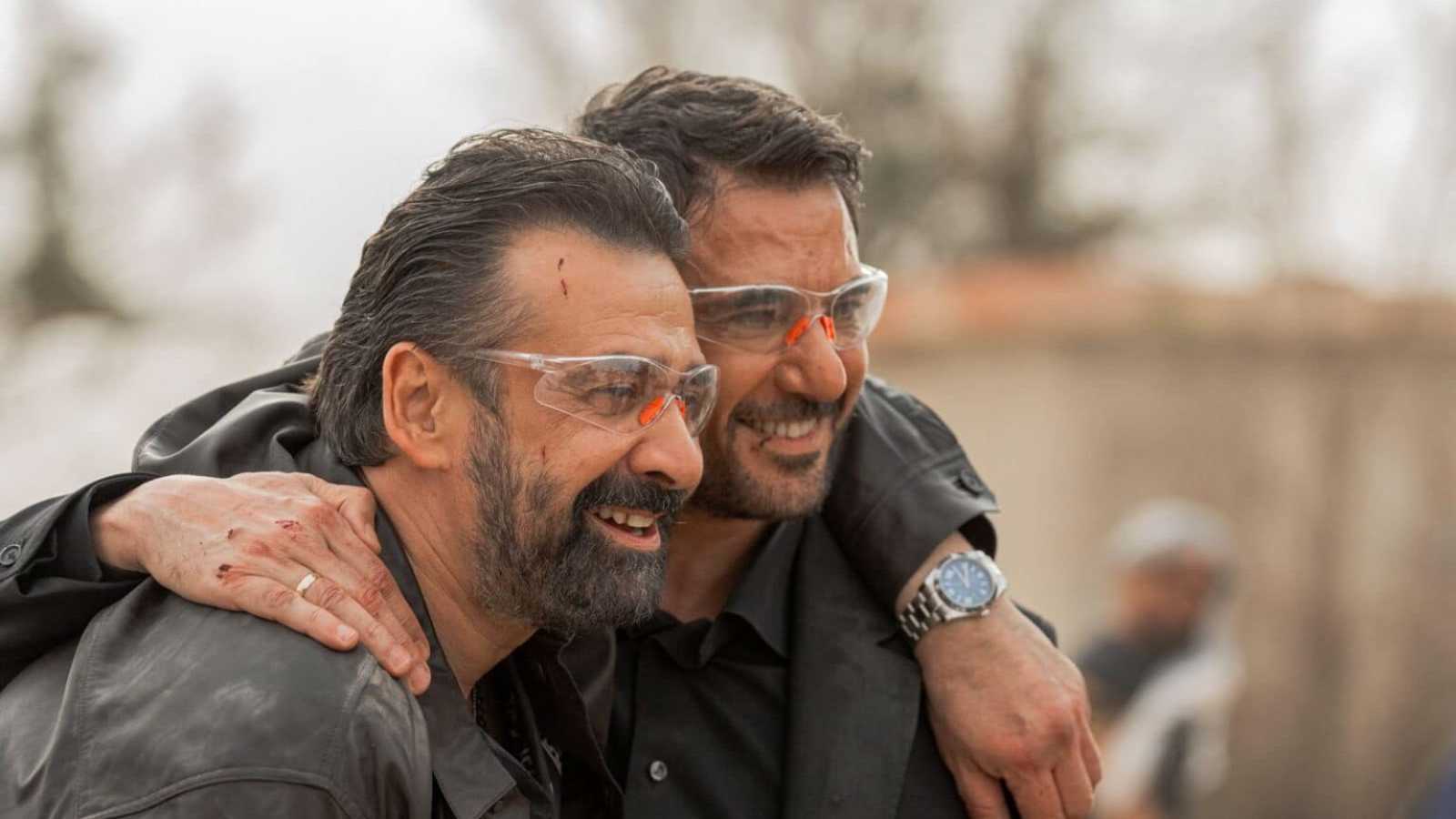 صور رومانسية تجمع أحمد عز وهنا الزاهد من كواليس فيلم 7Dogs