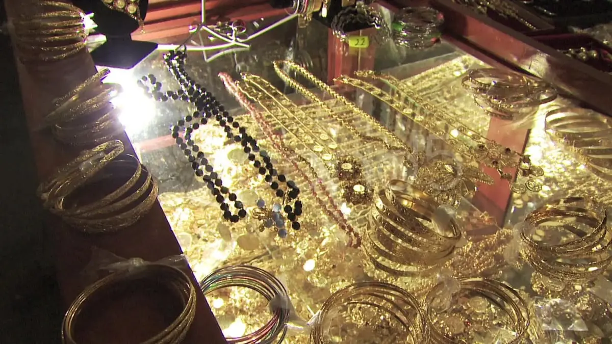 ترتيبات قضائية للكشف على 11991 قطعة مجوهرات تُنازع عليها شركة لبنانية