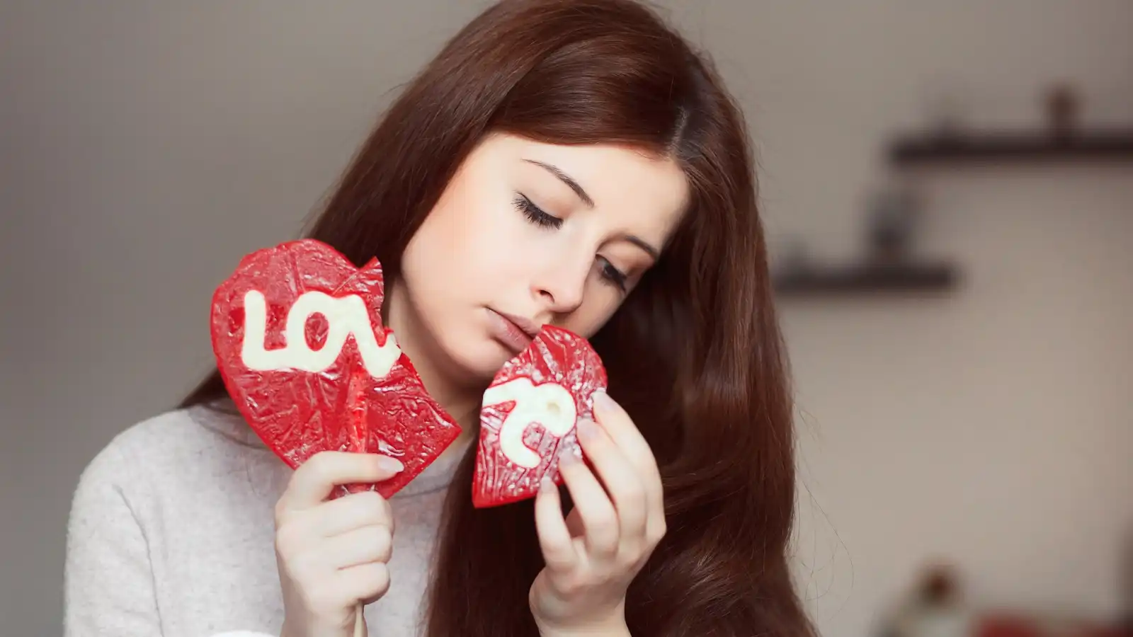 أسباب تكرار اختيار علاقات عاطفية مؤلمة وكيف تتجاوزينها