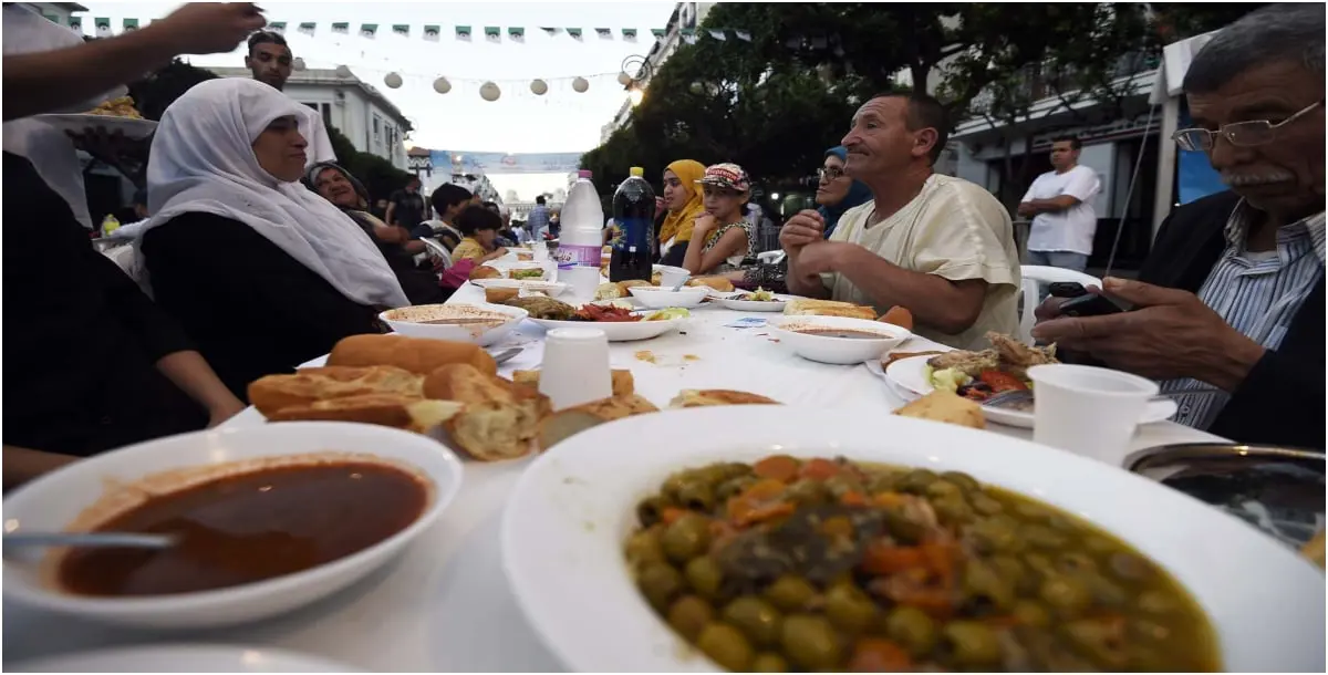 التشارك بإفطارات رمضان بين العائلات والأصدقاء والجيران.. هل تتلاشى بالفعل؟