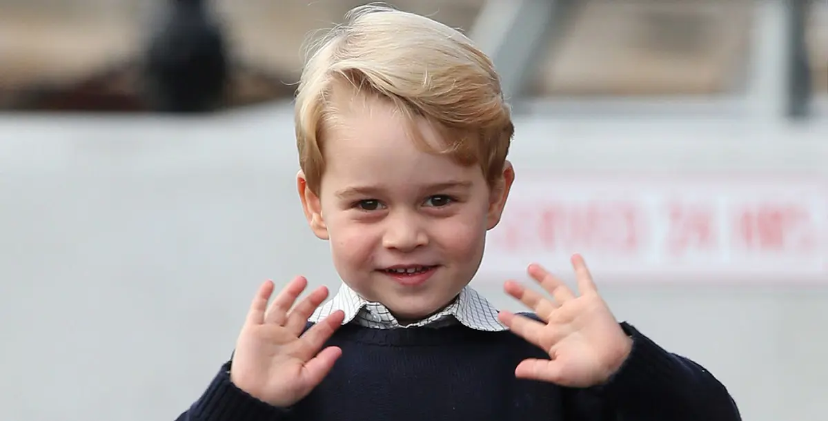 الأمير جورج يستعيد الماضي بصورة طبق الأصل من عائلته الملكية