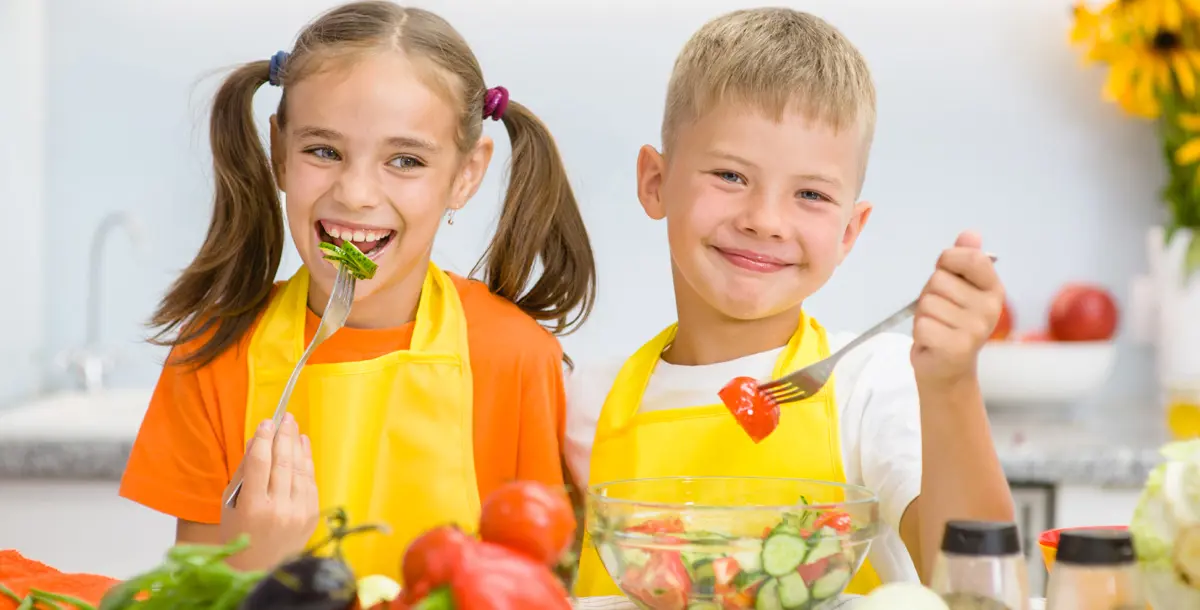 دراسة .. الأطفال الذين يتناولون أطعمة صحية يكونون أكثر سعادة