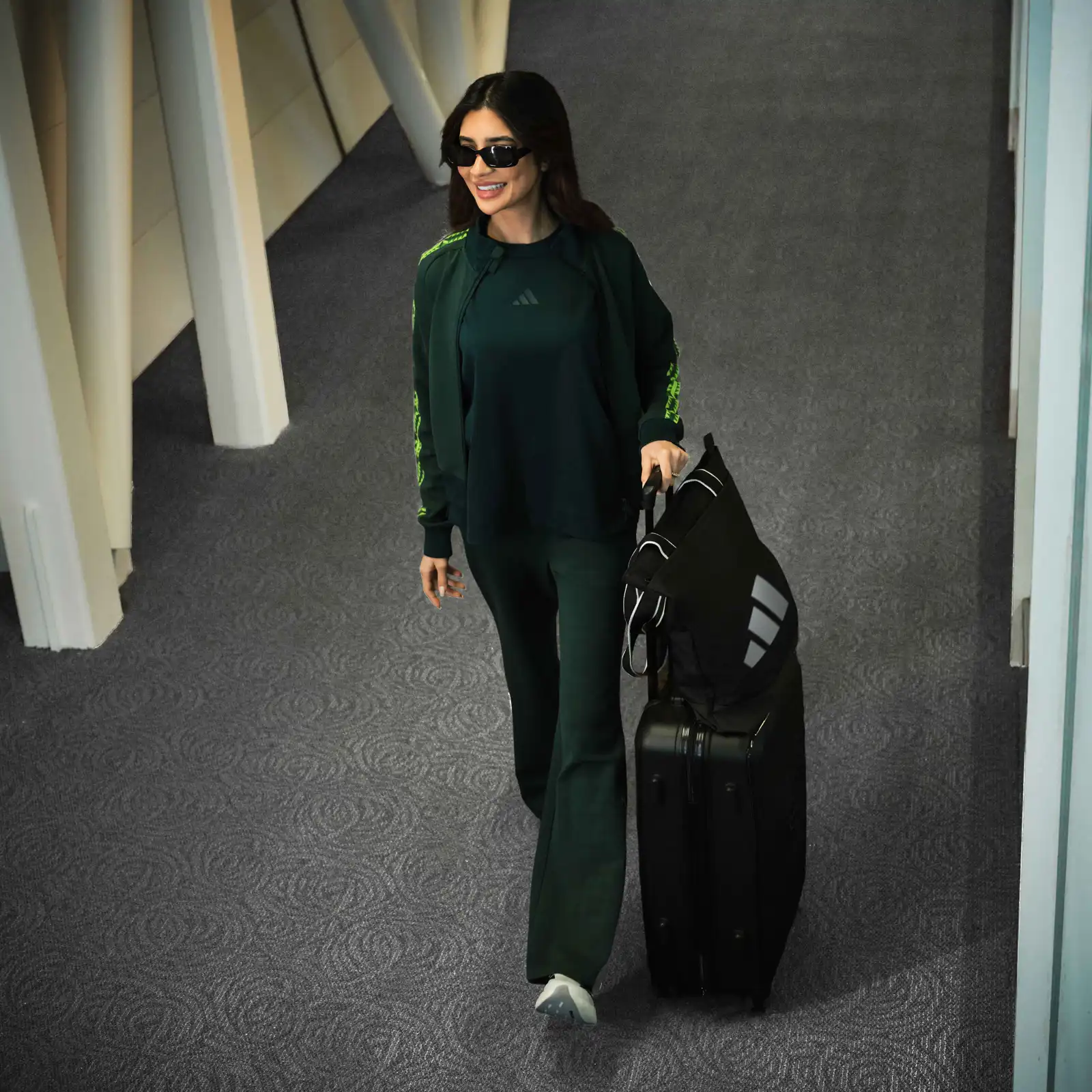 تعاون Adidas وSaudia يربط الأزياء الرياضية بعالم السفر 