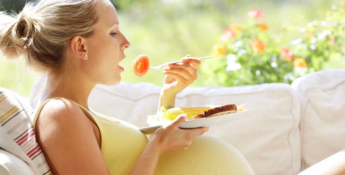4 خرافات عن غذاء الحامل قد تسمعينها يومياً!