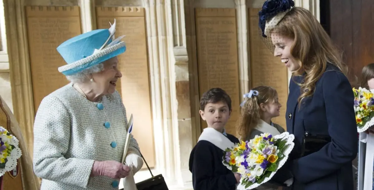 الملكة إليزابيث تكسر البروتكول الملكي من أجل حفيدتها الأميرة بياتريس