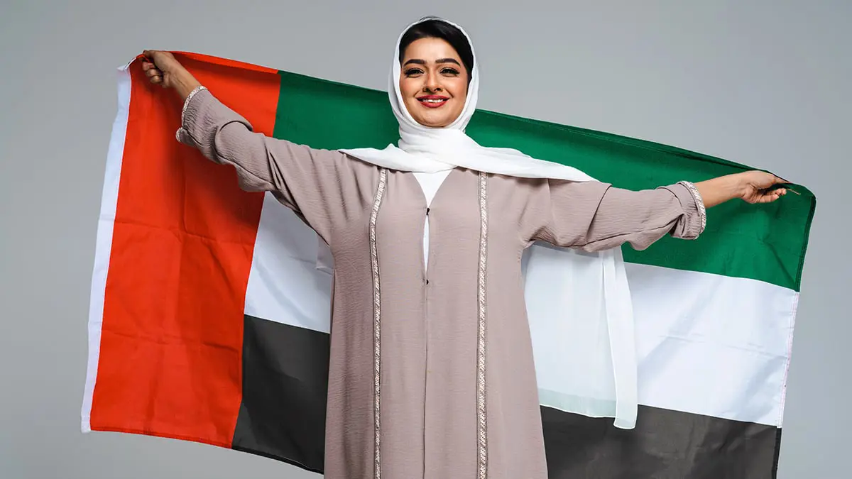 في يوم المرأة الإماراتية.. إليك أبرز 3 مصممات وصلن العالمية