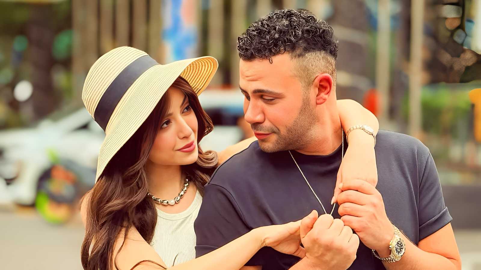 محمد إمام يشوّق جمهوره لـ "أجمل قصة حب"