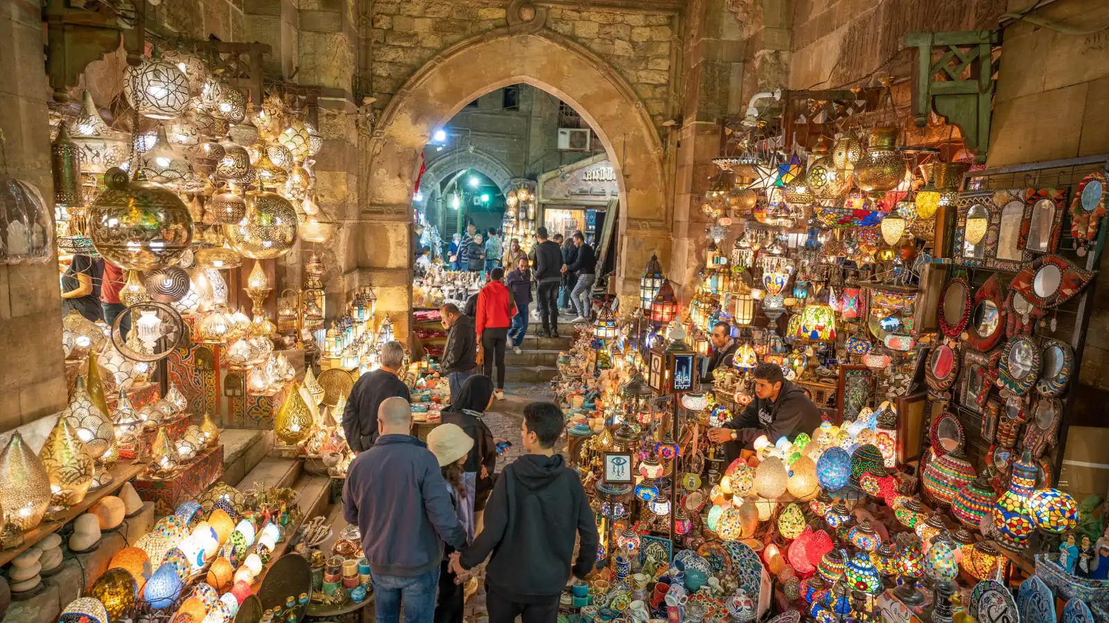 القاهرة في رمضان سحر الفوانيس والأحياء التاريخية
