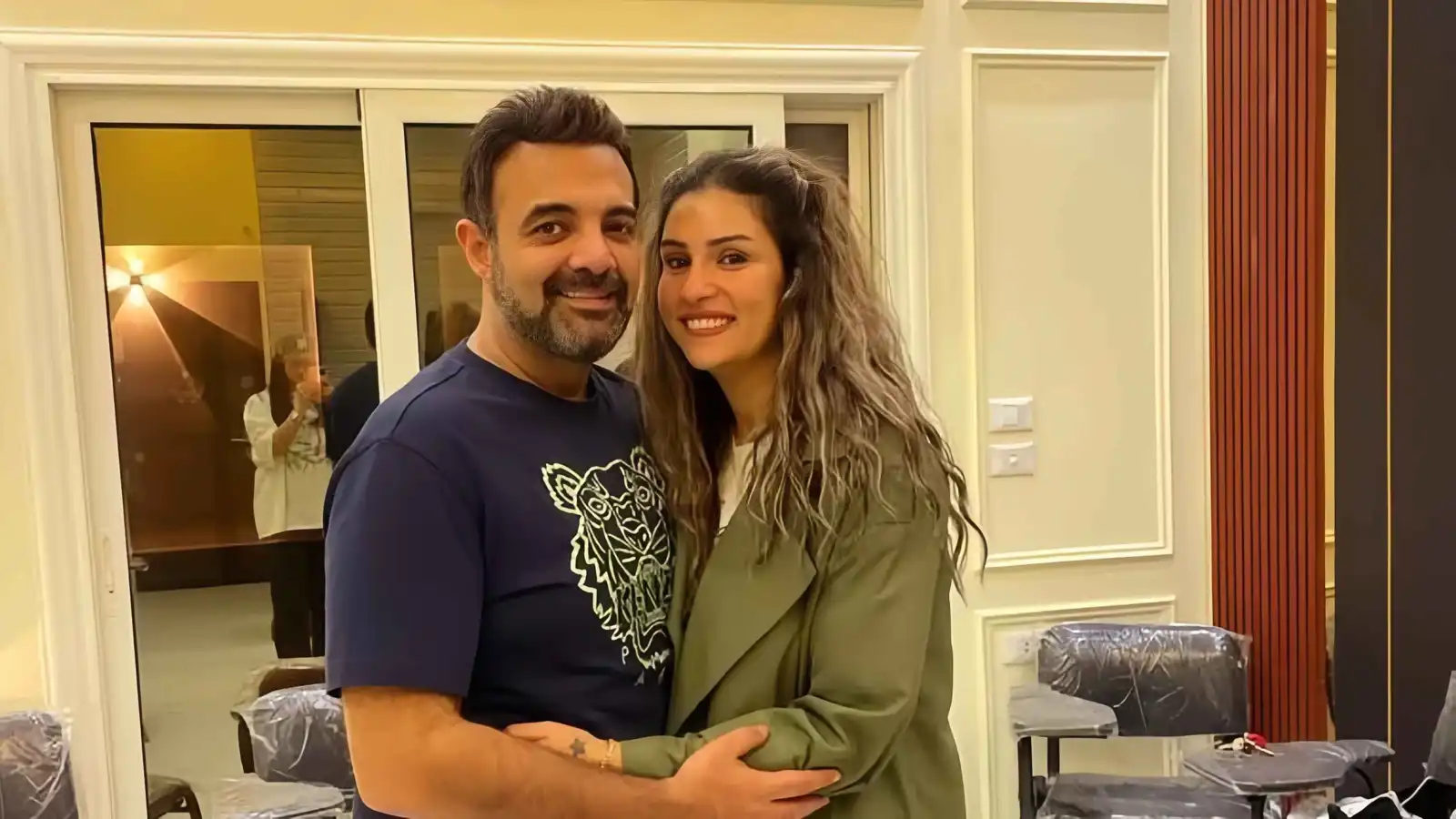 عمرو محمود ياسين يكشف تفاصيل رحلة علاج زوجته من السرطان