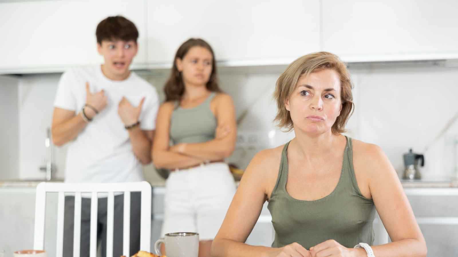 ما يتعلمه أطفالك من طريقة فضّك للخلافات بينهم