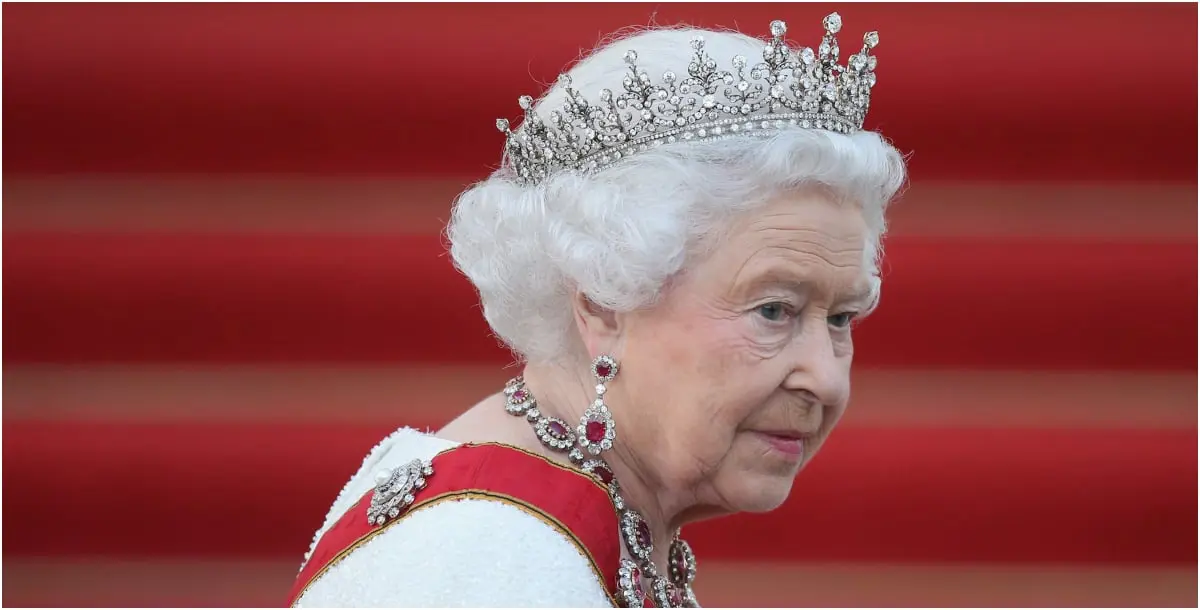 الملكة إليزابيث متهمة بالعنصرية لوصفها السفير الأمريكي بـ"الغوريلا"