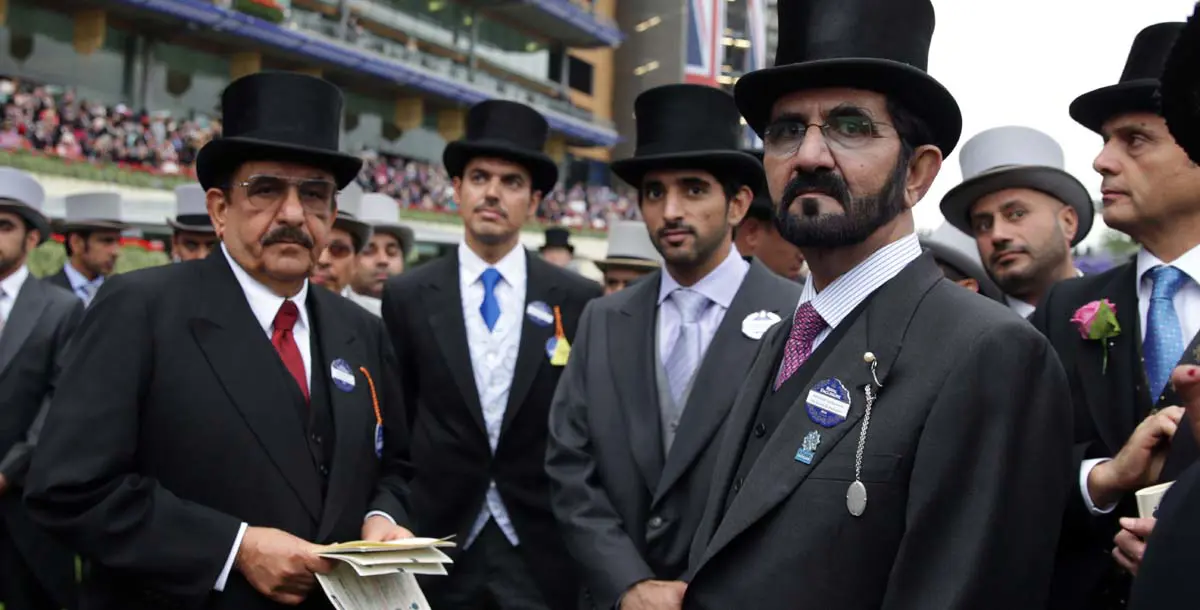 أسرة دبي الحاكمة تستمتع بسباق الخيول مع العائلة المالكة البريطانية
