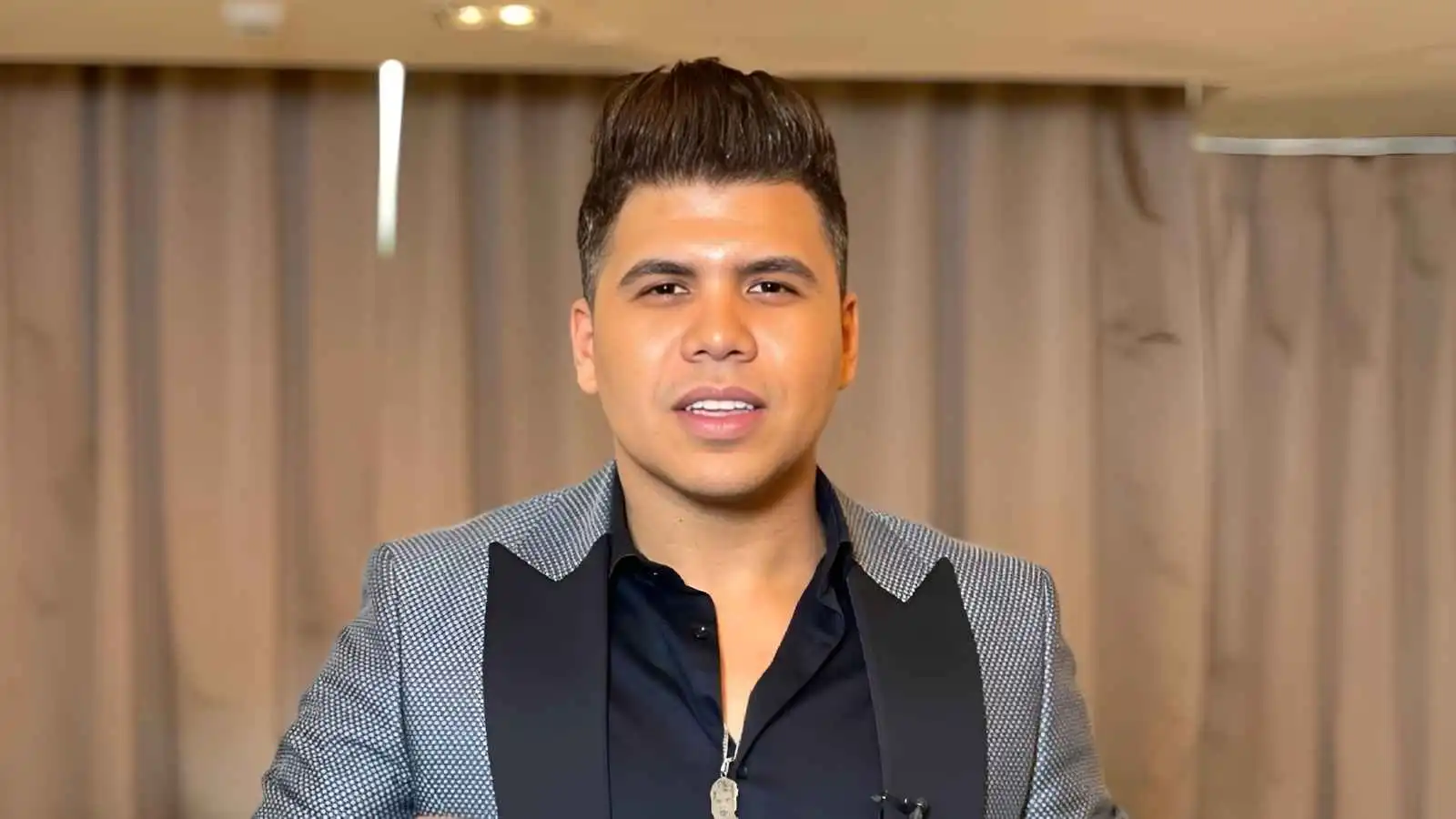 عمر كمال يكشف حقيقة أغنية "أنا الشيطان السالك"