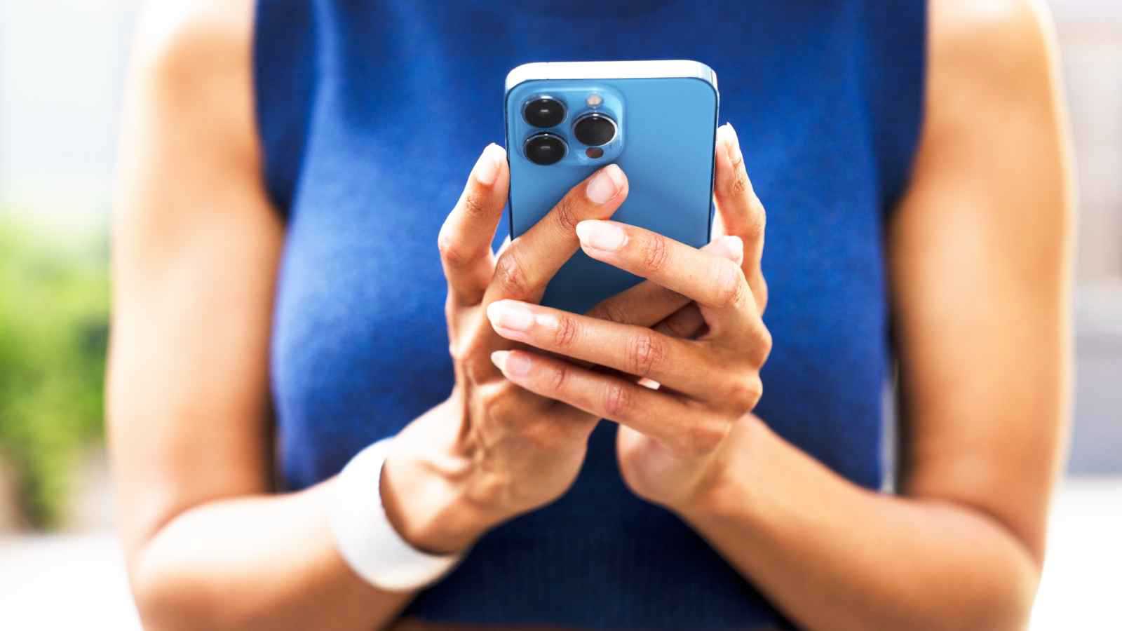 أبل تحذر من أسلوب جديد لاختراق آيفون