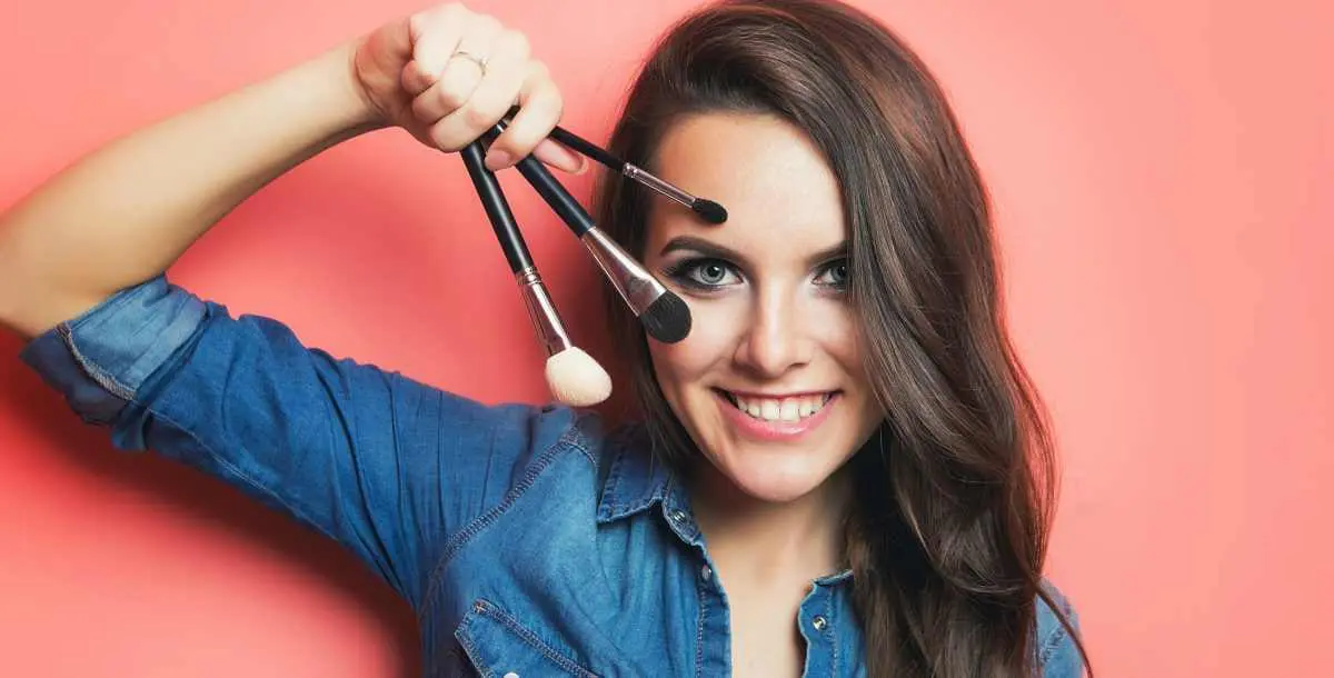 6 مستحضرات وأدوات لا ينصحك خبراء التجميل بشرائها