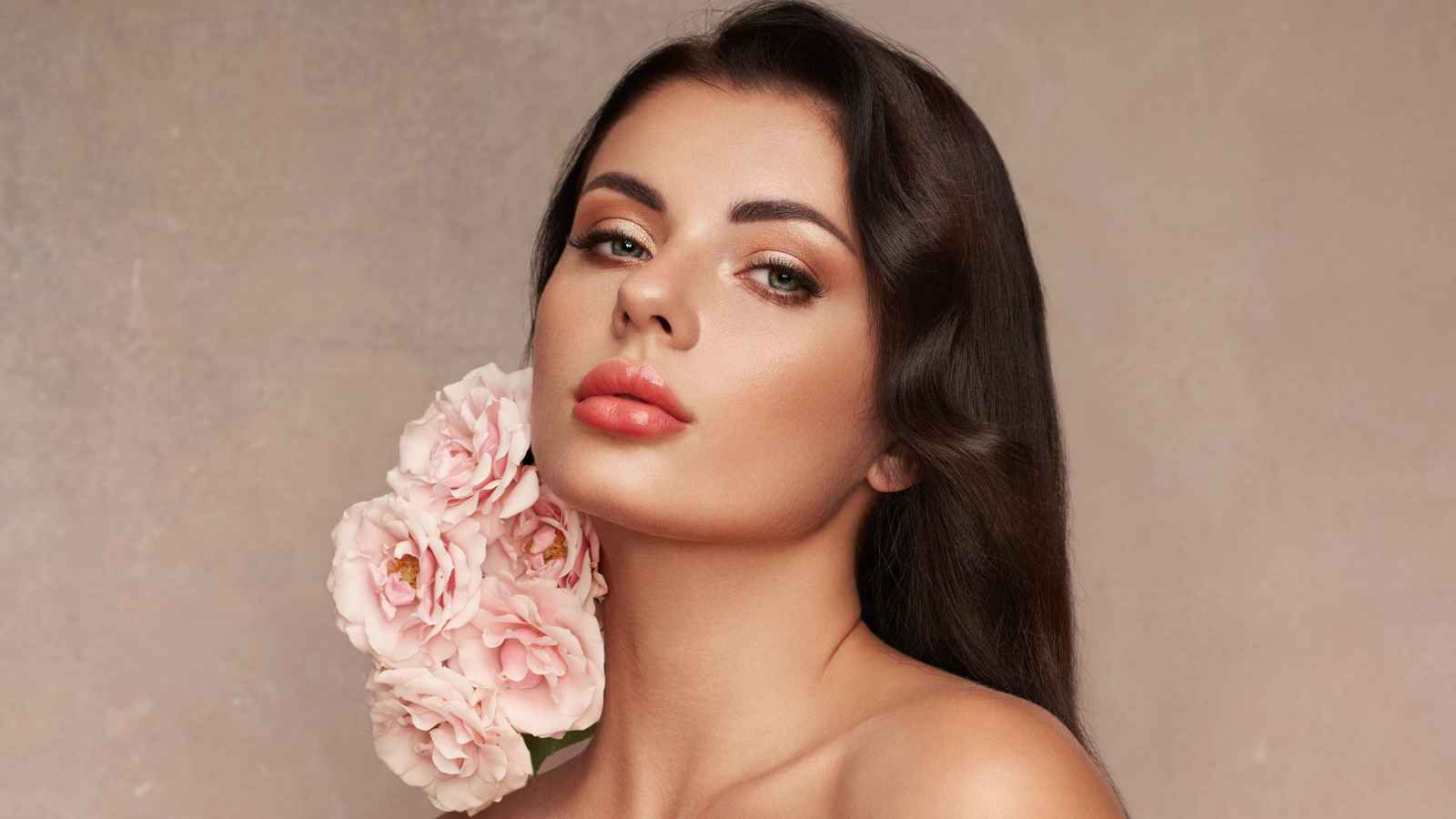 عطور بنفحات الورود