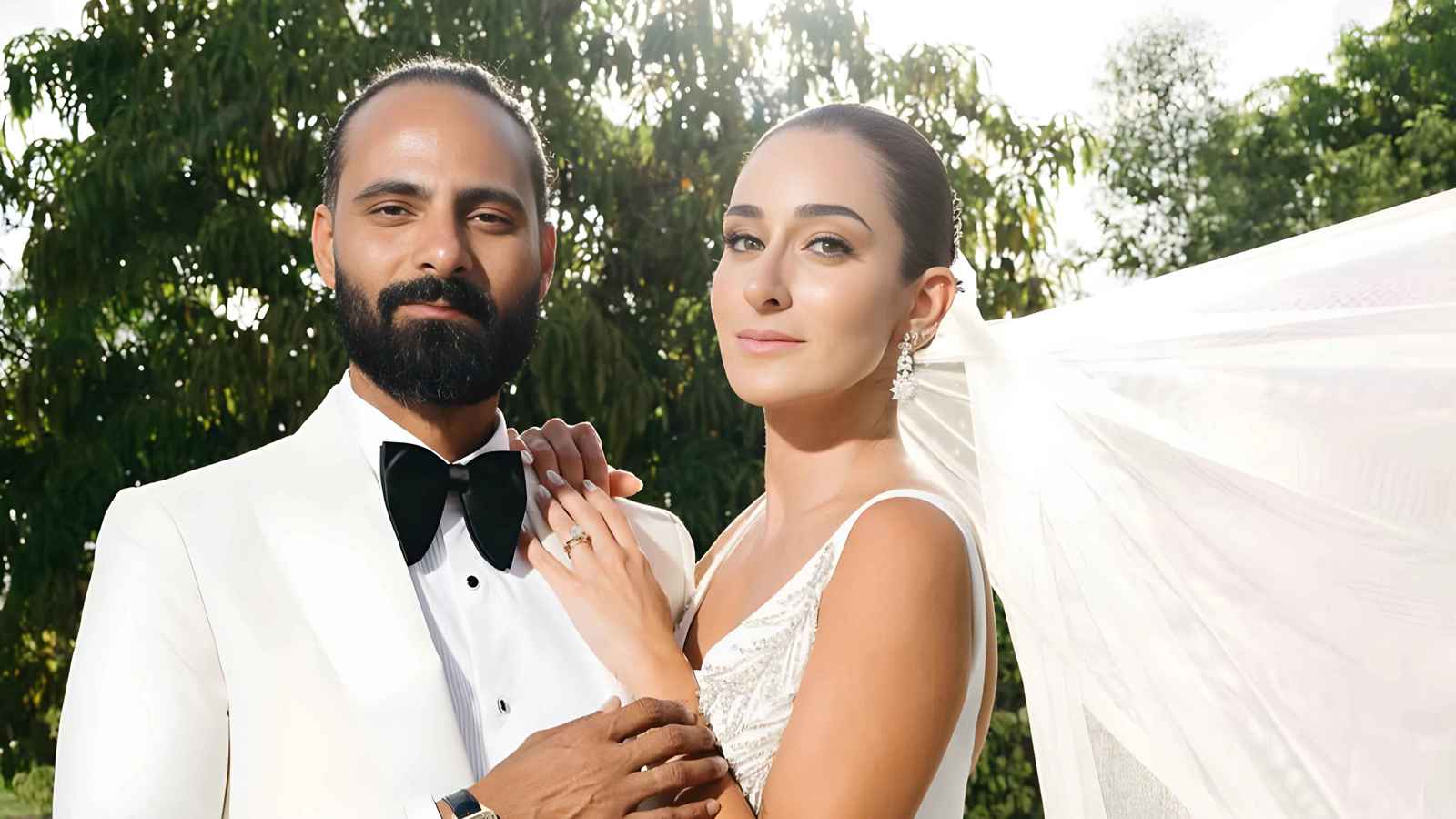 أمينة خليل وزوجها المصور أحمد زعتر في حفل زفافهما 