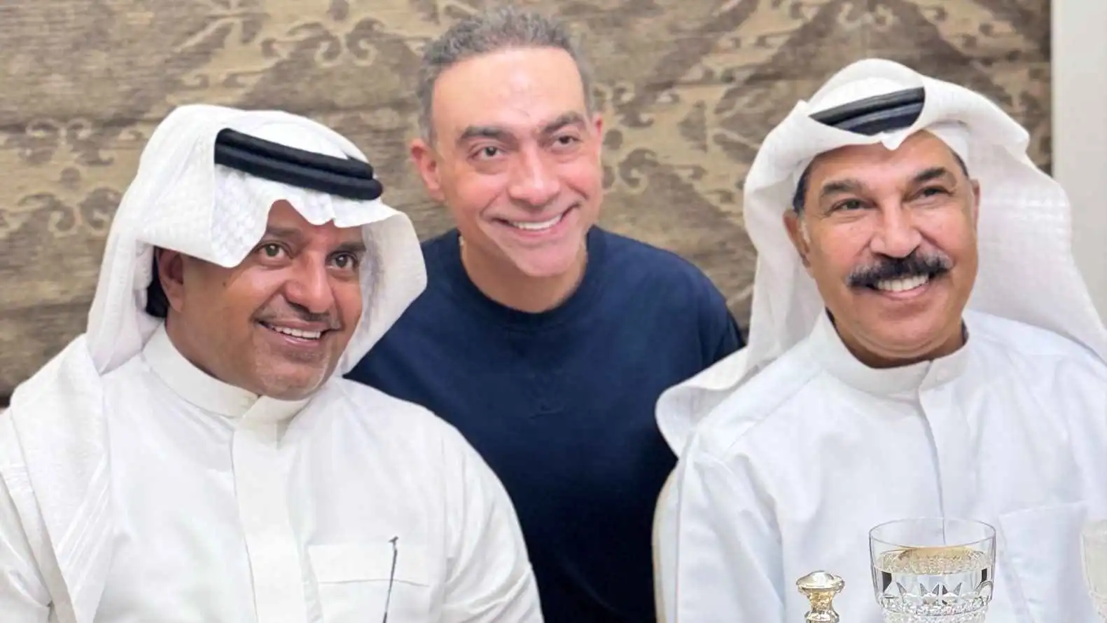 ظهور نادر لـ عبدالله الرويشد مع راشد الماجد في الكويت (فيديو)