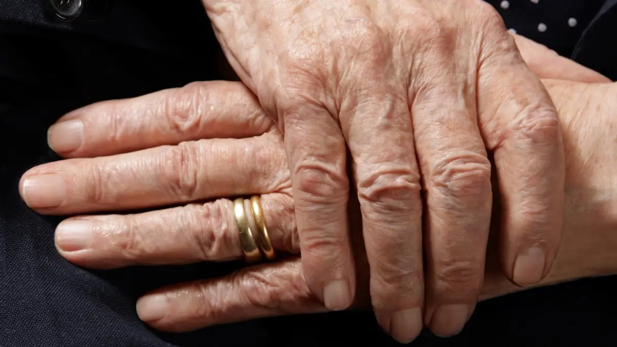 اسكتلندية تعثر على خاتم زواجها الضائع بعد 50 سنة