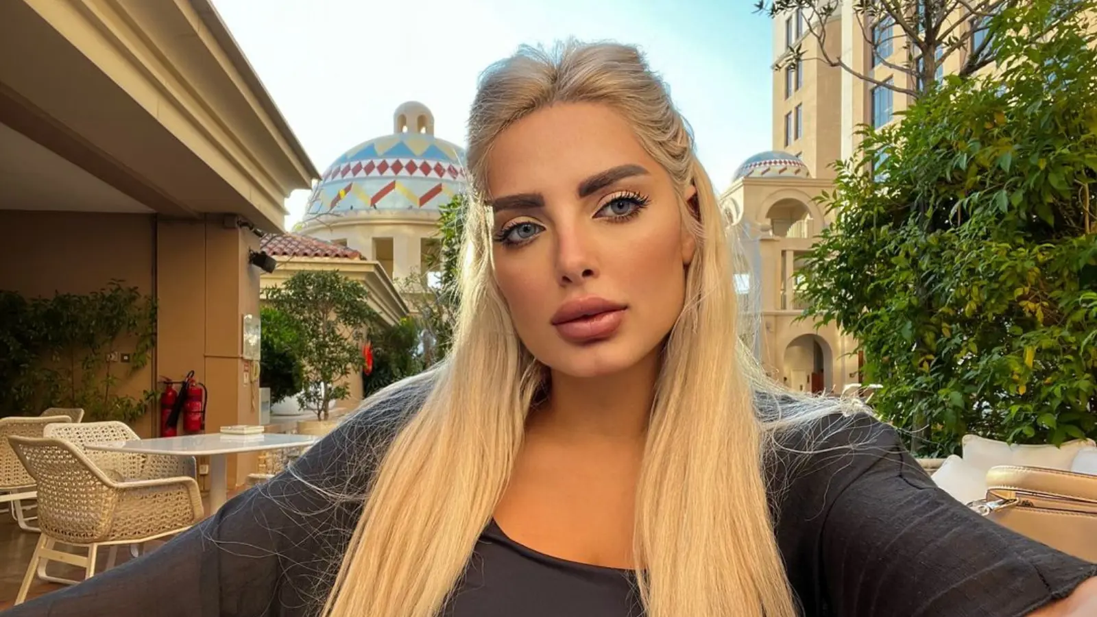 مي حلمي تسخر من ممثلة تونسية… والسبب أسد و"بوتوجاز"!