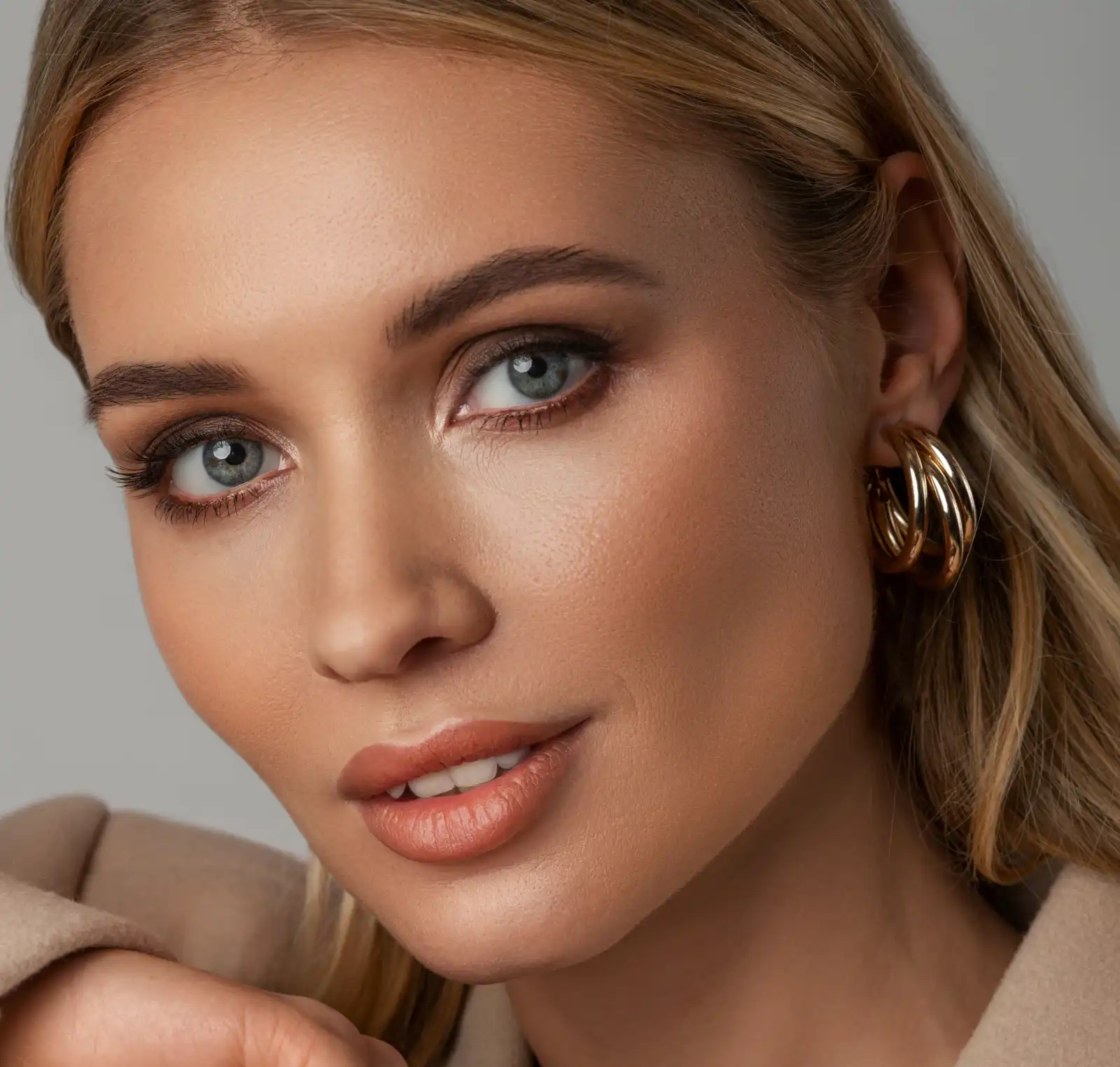 أحمر خدود خريف 2025 موكا دافئ ولمسة متوهجة