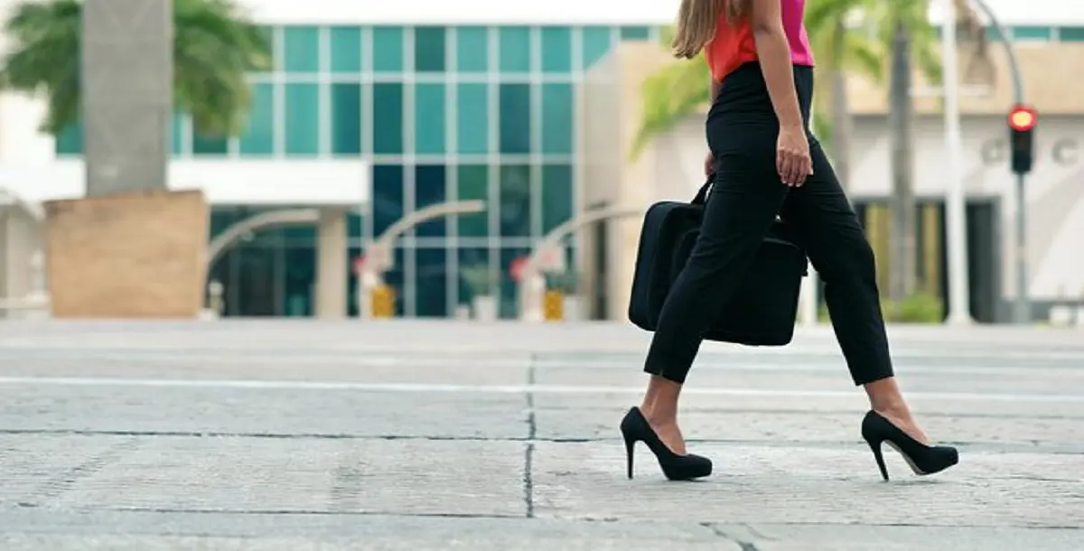 كندا تخطط لمنع النساء من ارتداء الكعب العالي في العمل