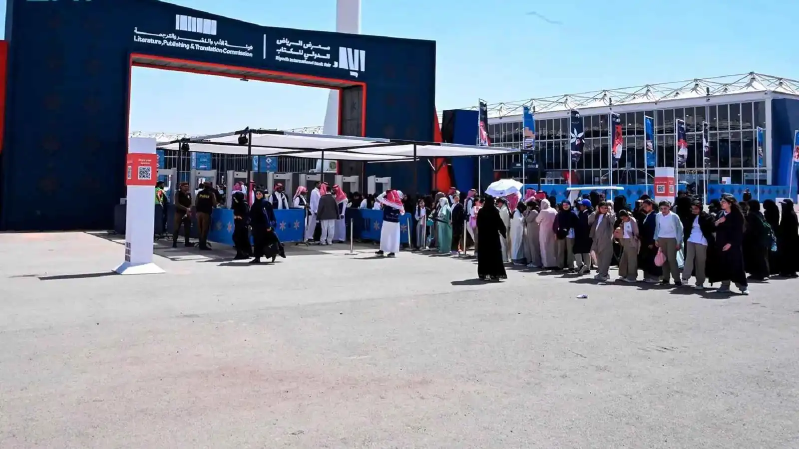 آلاف الزوار يتوافدون على معرض الرياض الدولي للكتاب 2025
