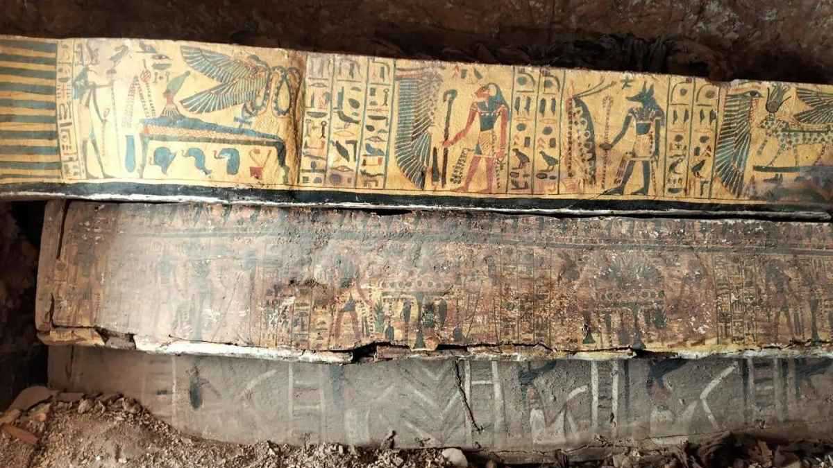 خبيئة توابيت ملونة تكشف أسرار الأقصر