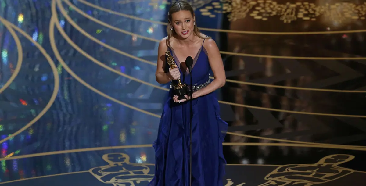 بري لارسون تفوز بأوسكار أفضل ممثلة عن دورها في فيلم "روم"