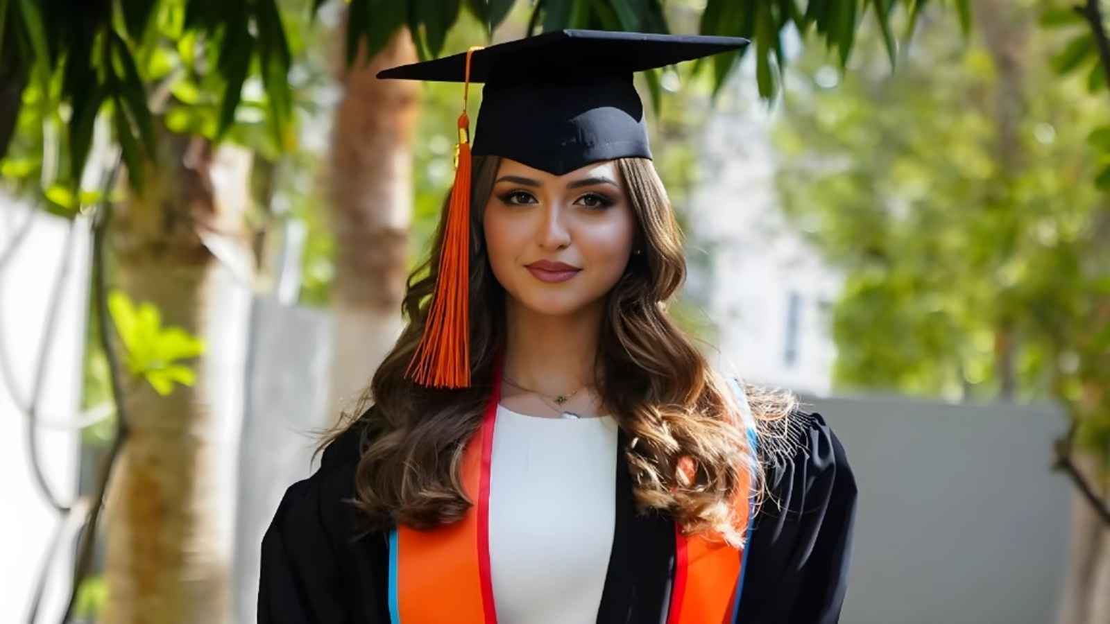 دموع حلا الترك في حفل التخرج.. هل حاولت التعبير عن ألمها؟ | فوشيا