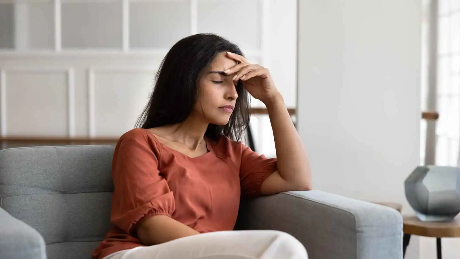 متلازمة المنقذ في العلاقات وكيف تتخطين فخ إصلاح الشريك