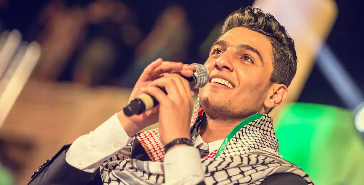 محمد عساف يزرع الفرح والبهجة في قلوب أطفال فلسطين