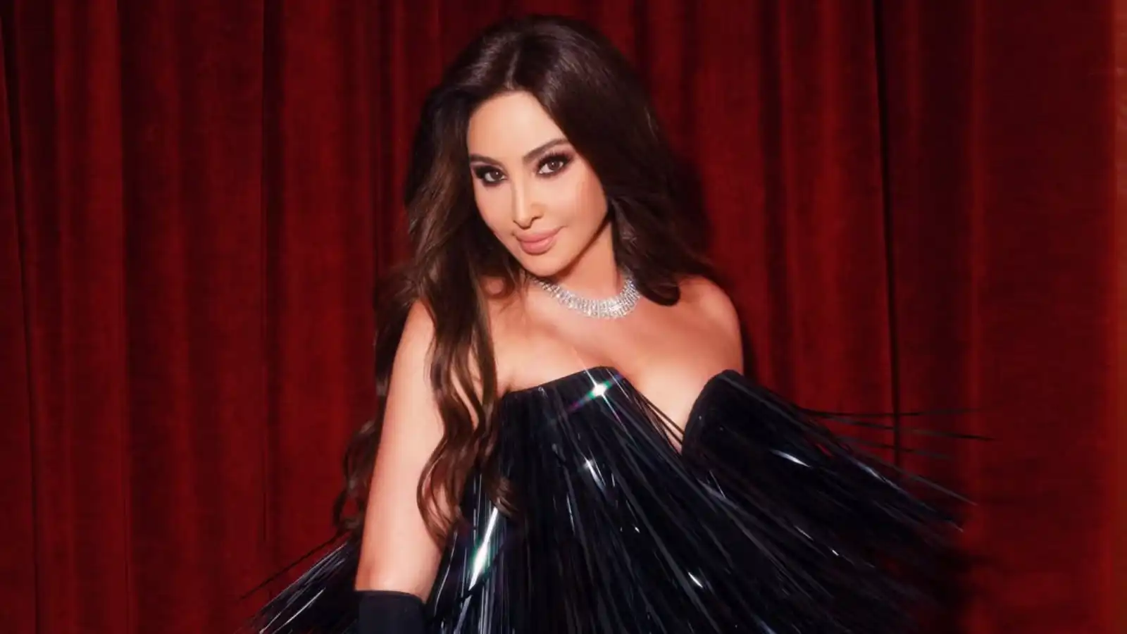 إطلالات إليسا الجمالية بمناسبة عيد ميلادها